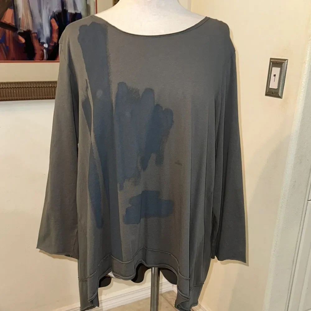 LUUKAA Green Top w/ Graphic Design Size 18 - Picture 5 of 11